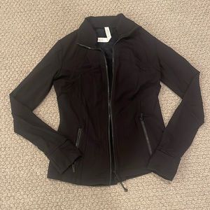 Lululemon Define jacket full zip in black. Size 8.